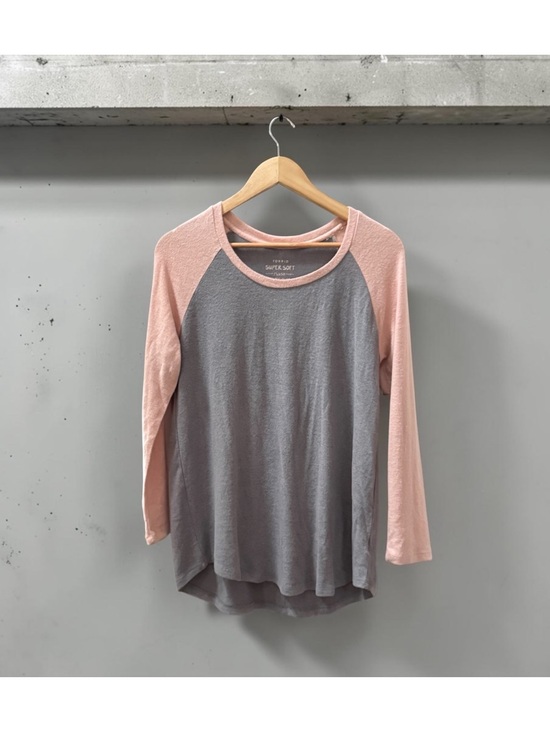 Torrid Tops - NWT Torrid Women’s Soft Plush Baseball Raglan Tee - Pink & Gray! Medium/Large!